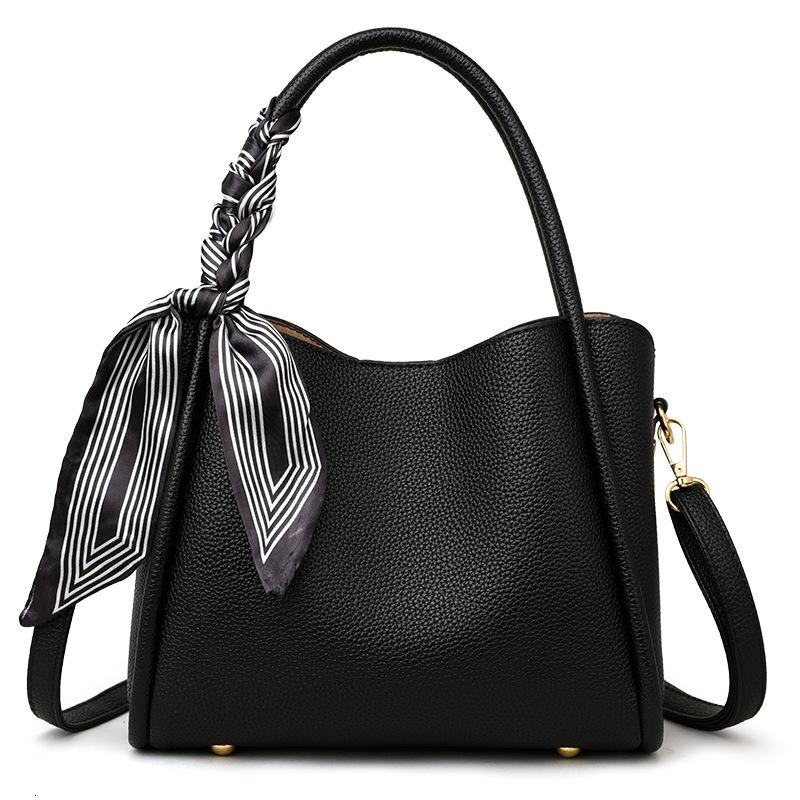 Designer's light luxury high-end texture handbag 2025 new vegetable basket fashion shoulder bag crossover bucket bag with zipper crossbody bag