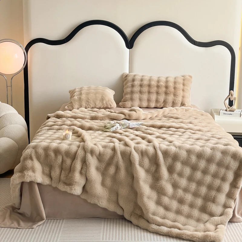 Simulated rabbit fur plush blanket for winter warmth and comfort bedding sofa cover sofa throw blanket 240923