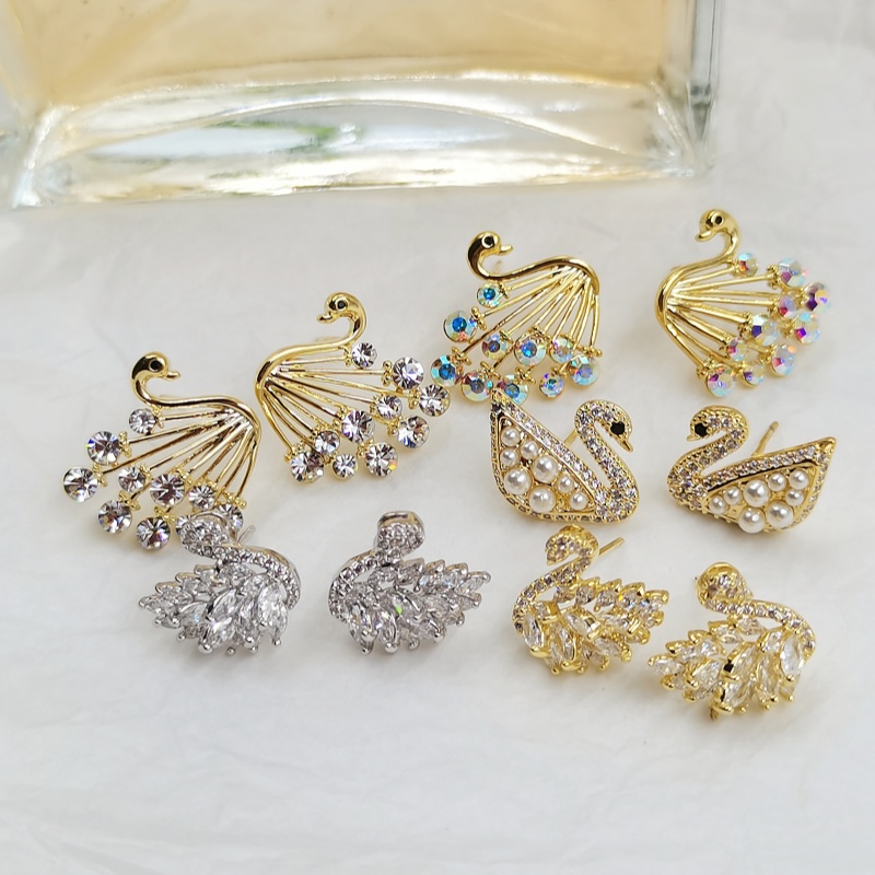 Earring swan shaped zirconium stud earrings with gold-plated copper body and design for high quality and luxury earrings