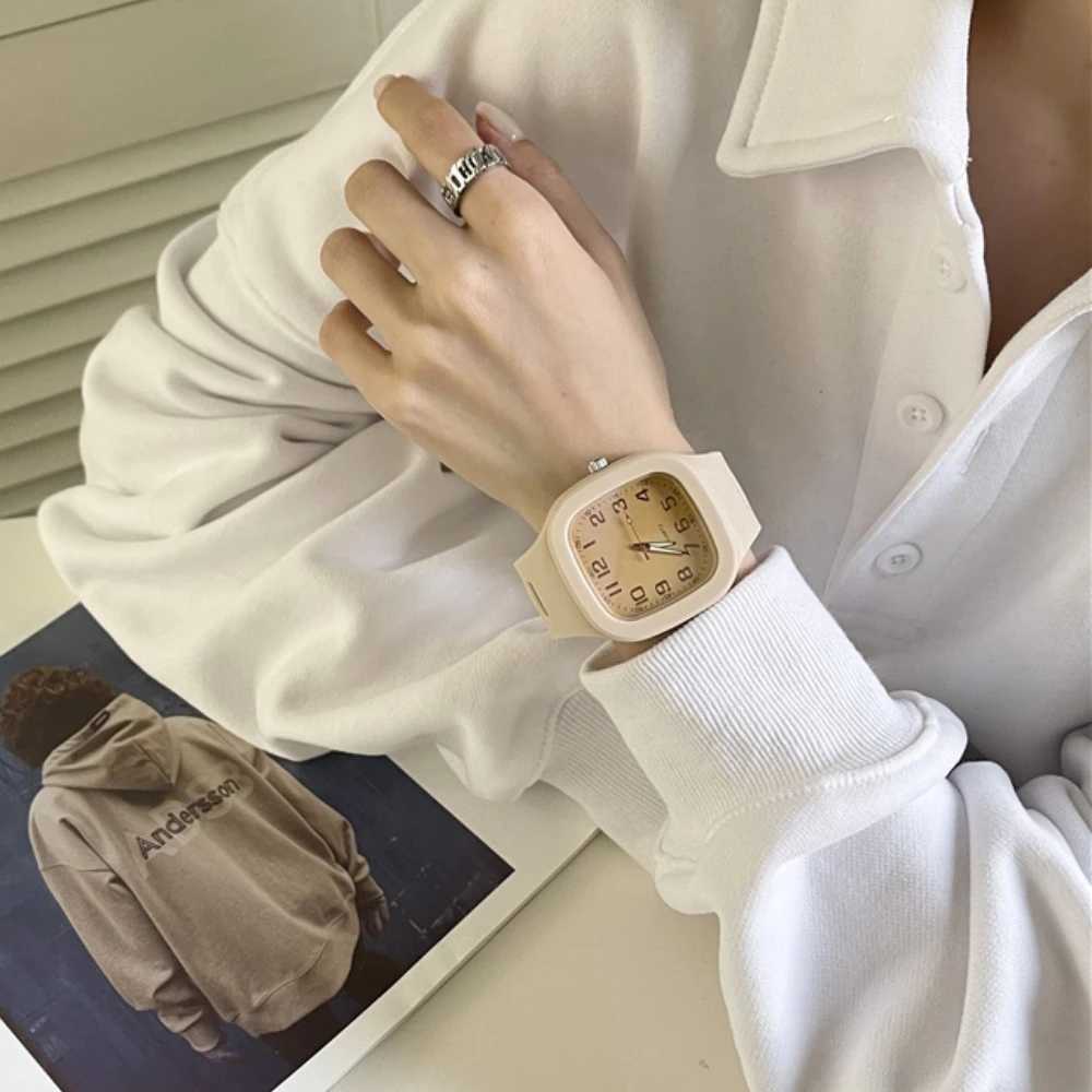 Fashion Women Watches Squartz Dial Watch Women Luxury Ladies Quartz Wristwatches Silicone Female ClockX240923