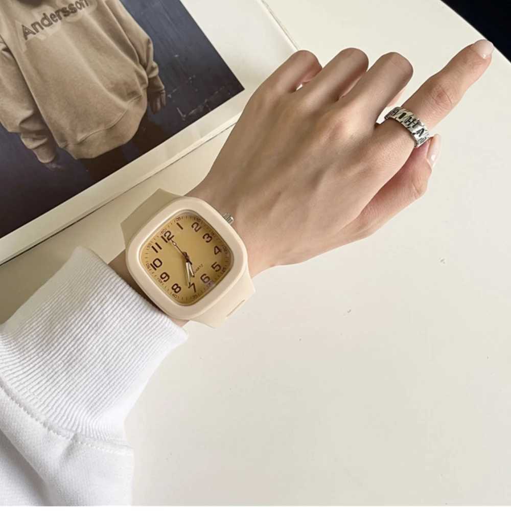 Fashion Women Watches Squartz Dial Watch Women Luxury Ladies Quartz Wristwatches Silicone Female ClockX240923