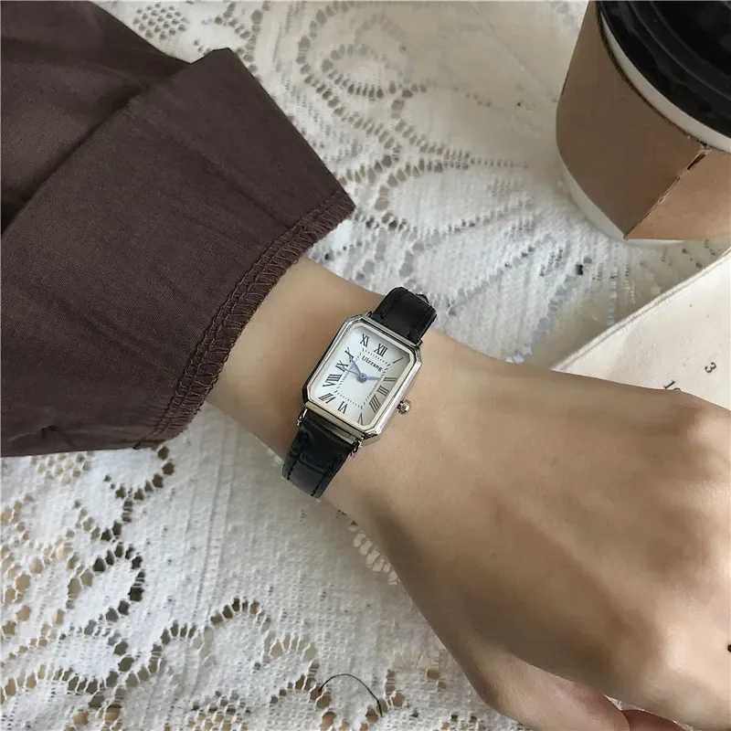 Retro Brown Women Watches Qualities Small Ladies Wristwatches Vintage Leather Bracelet Watch Fashion Brand Female FashionableX240923