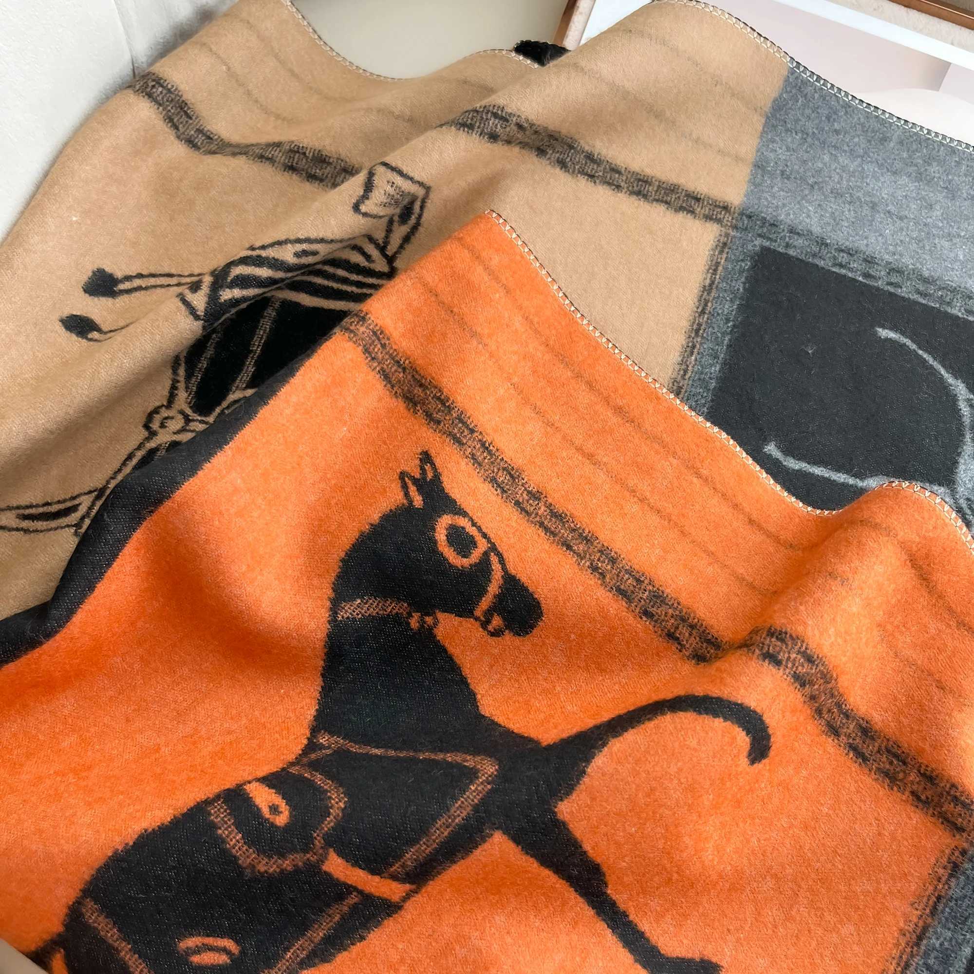 Scarves Elegant Ladies Pashmina Autumn Winter Thick Warmth Double Sided Tassel The horse Shl Coldproof Windproof Blanket Scarf J240923