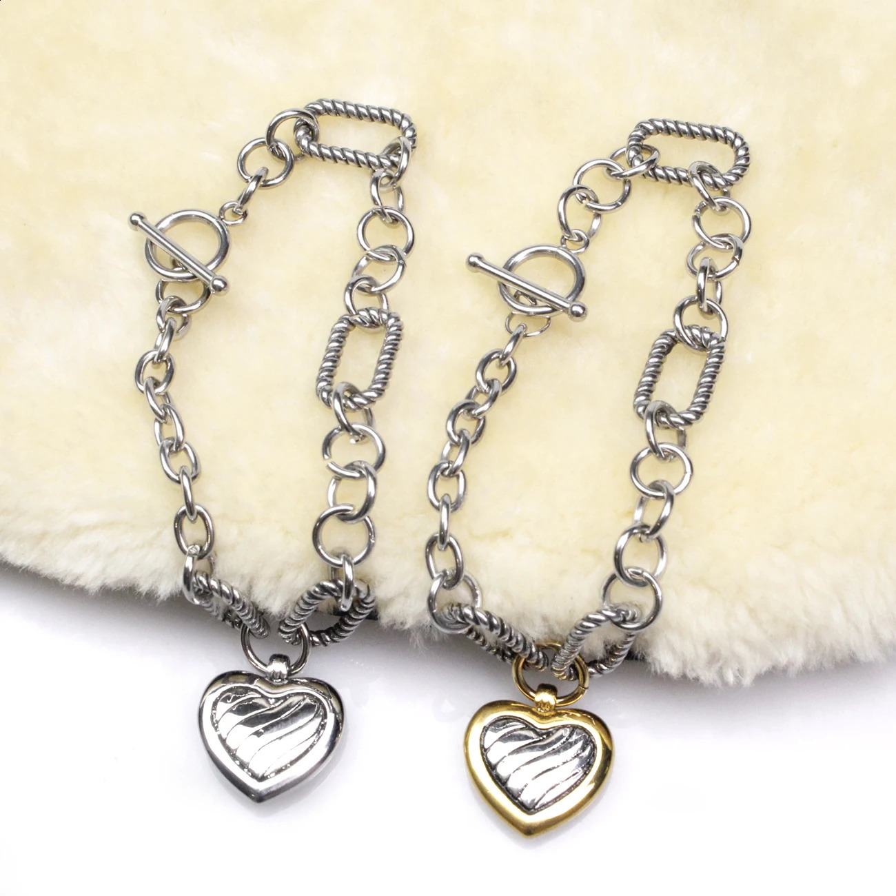 Two stainless steel heart-shaped womens jewelry sets love necklace bracelets Valentines Day gifts 240920