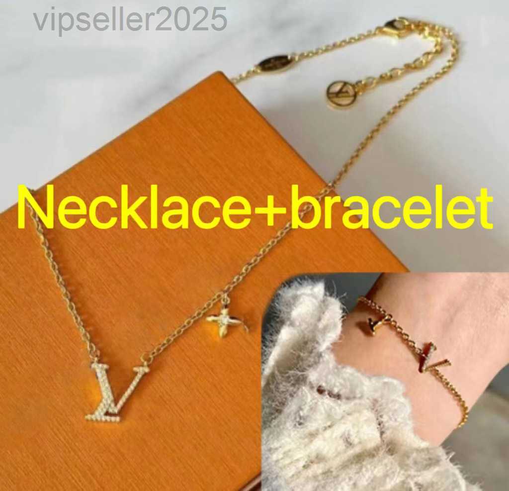Designer A set of Luxury Brand Designer Pendants Necklaces Stainless Steel Letter Choker Pendant Necklace Beads Chain Jewelry set Accessories Gifts