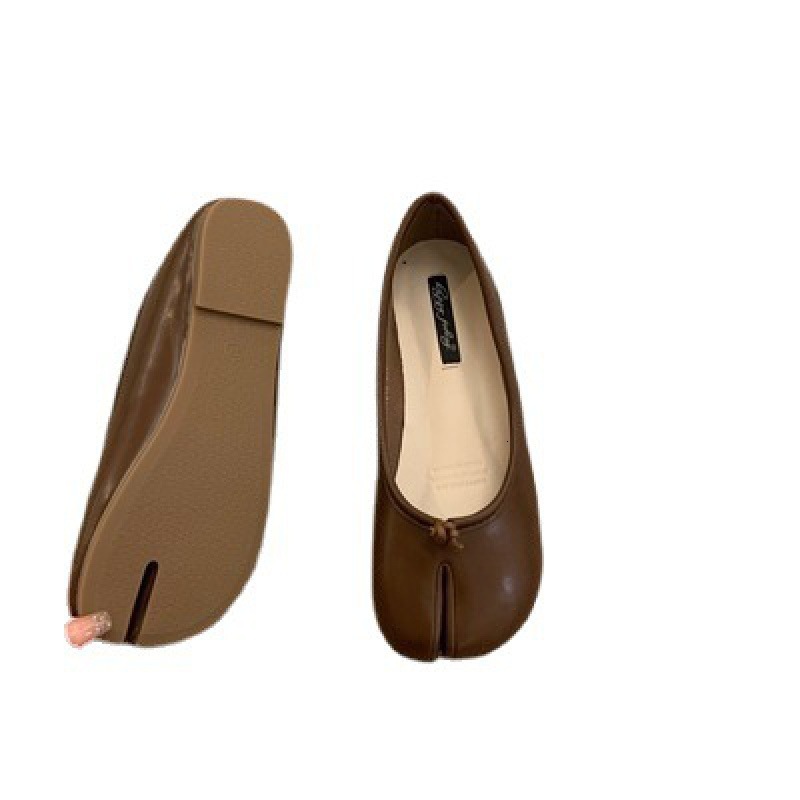 Korean version of one legged red split toe pig hooves, horse hooves, bean shoes, flat bottomed new shallow mouthed ladybug shoes