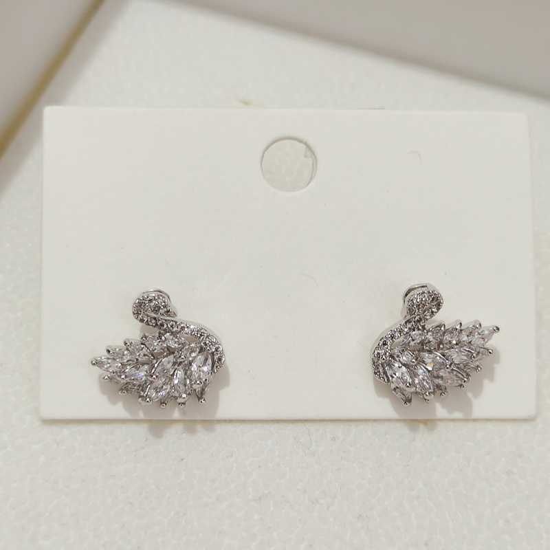 Earring for woman swan shaped zirconium stud earrings with gold-plated copper body and design for high quality and luxury earrings