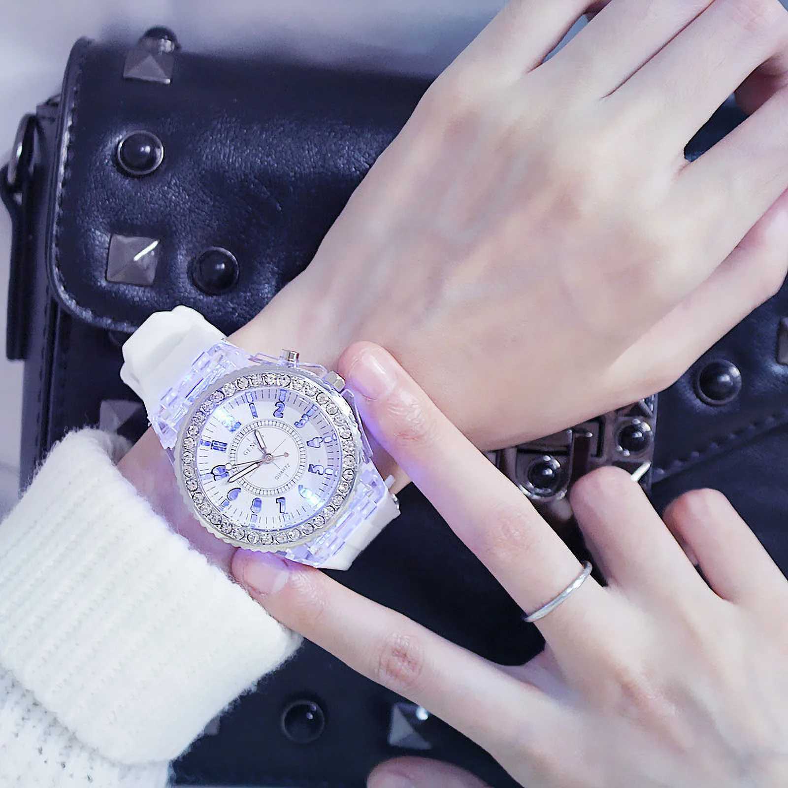 Luxury Women Watch Fashion Rhinestone Quartz Ladies Luminous Electronic Led Wristwatch Female Stainless Steel Watch Pvc StrapX240923
