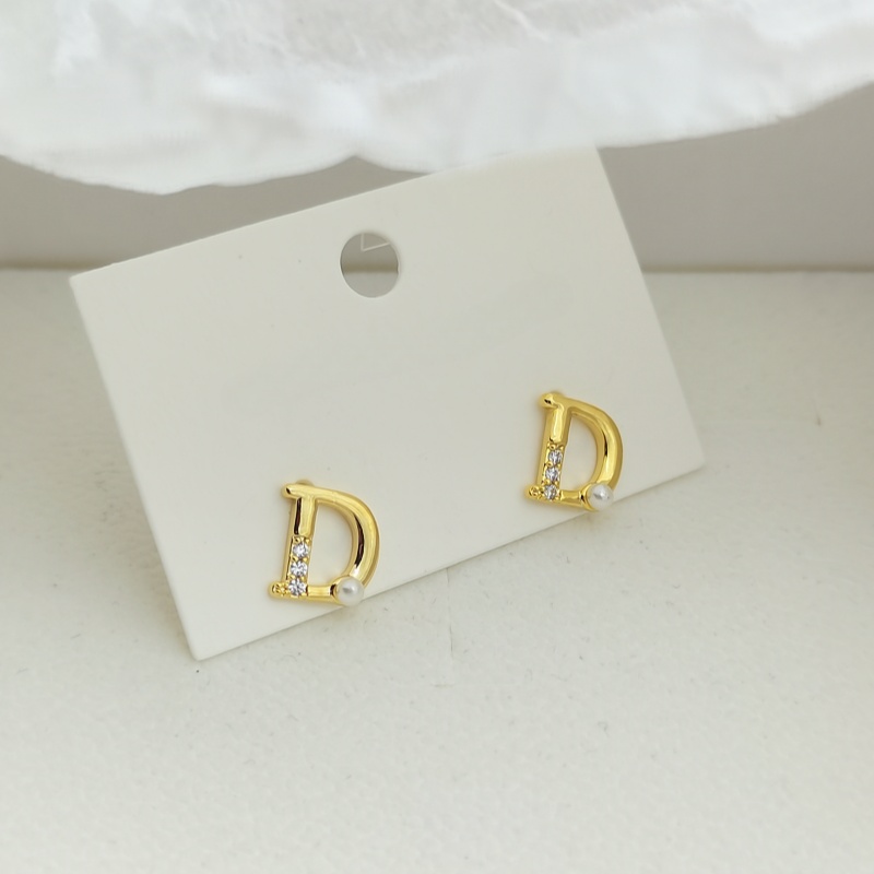 Creative letter D earrings 925 silver pin with diamonds and pearls senior sense of earrings female fashion personality niche design sense