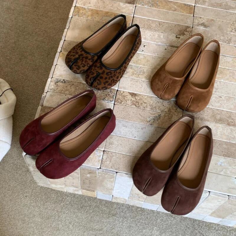 Fashion Mary Jane Flats Shoes Women Tabi Ninja Moccasins Round Split Toe Suede Pumps Autumn Footwear Mujer 240921