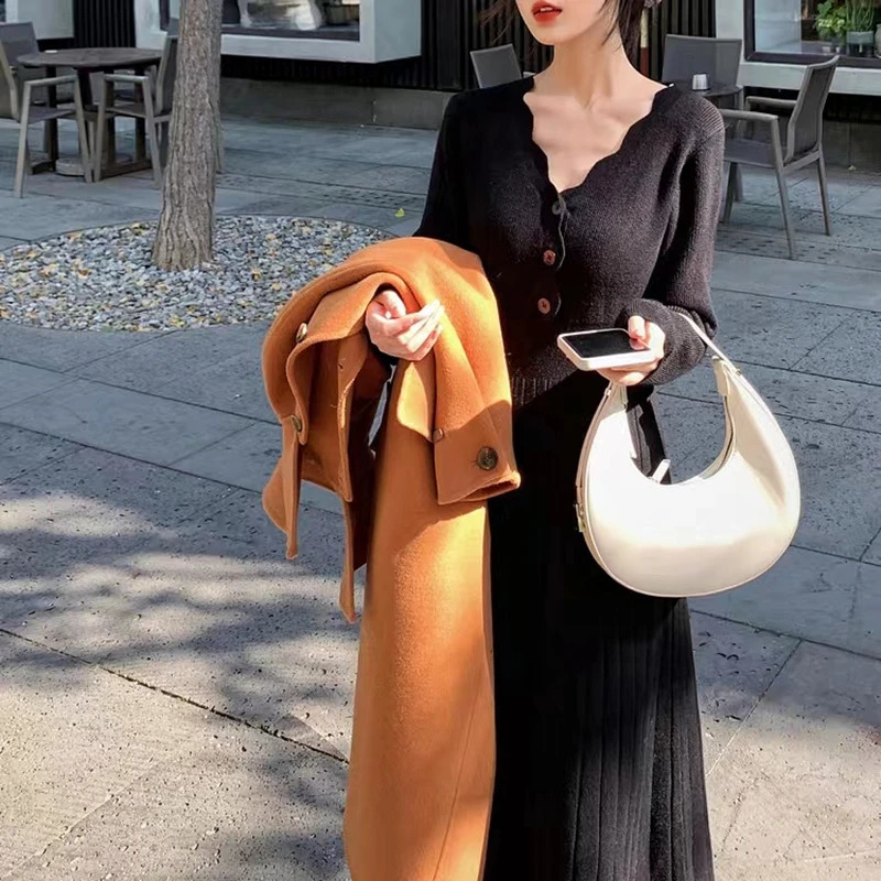 2024 Elegant and Sweet AutumnWinter Casual Womens Sweater Dress Korean Slim fit Horn Big Swing V-neck Long Sleeve 240913