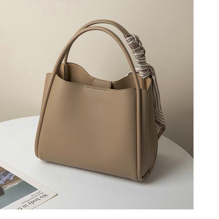 Designer's light luxury high-end texture handbag 2025 new vegetable basket fashion shoulder bag crossover bucket bag with zipper crossbody bag