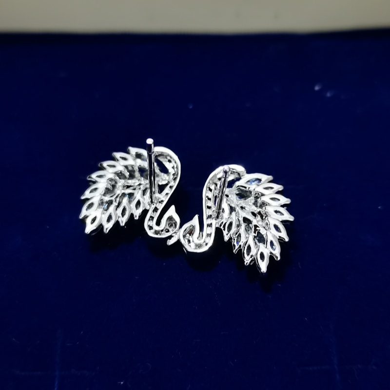 Earring for woman swan shaped zirconium stud earrings with gold-plated copper body and design for high quality and luxury earrings