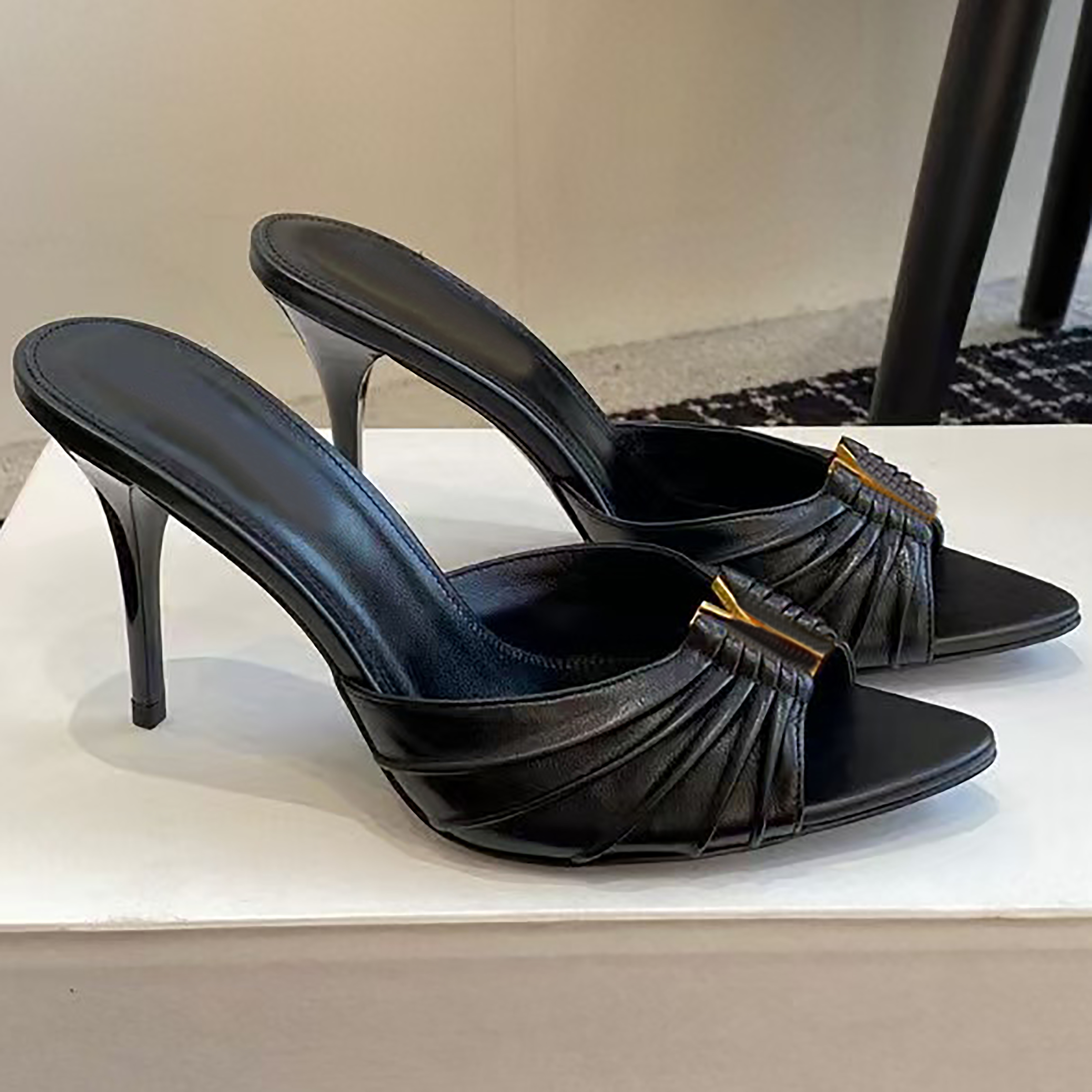 Designer Sandals High heels Luxurvs Designer shoes heels Paris Dress Classics Women 9cm Heels BABYLONE MULES IN SMOOTH LEATHER Pointed Toes Stiletto Heel slipper