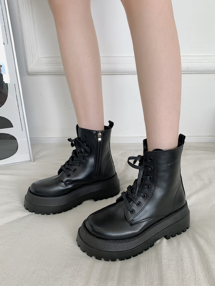 Luxury boot designer Thick soled Martin for women's trendy Instagram cool 2024 new spring and autumn single British style sponge sole height incr