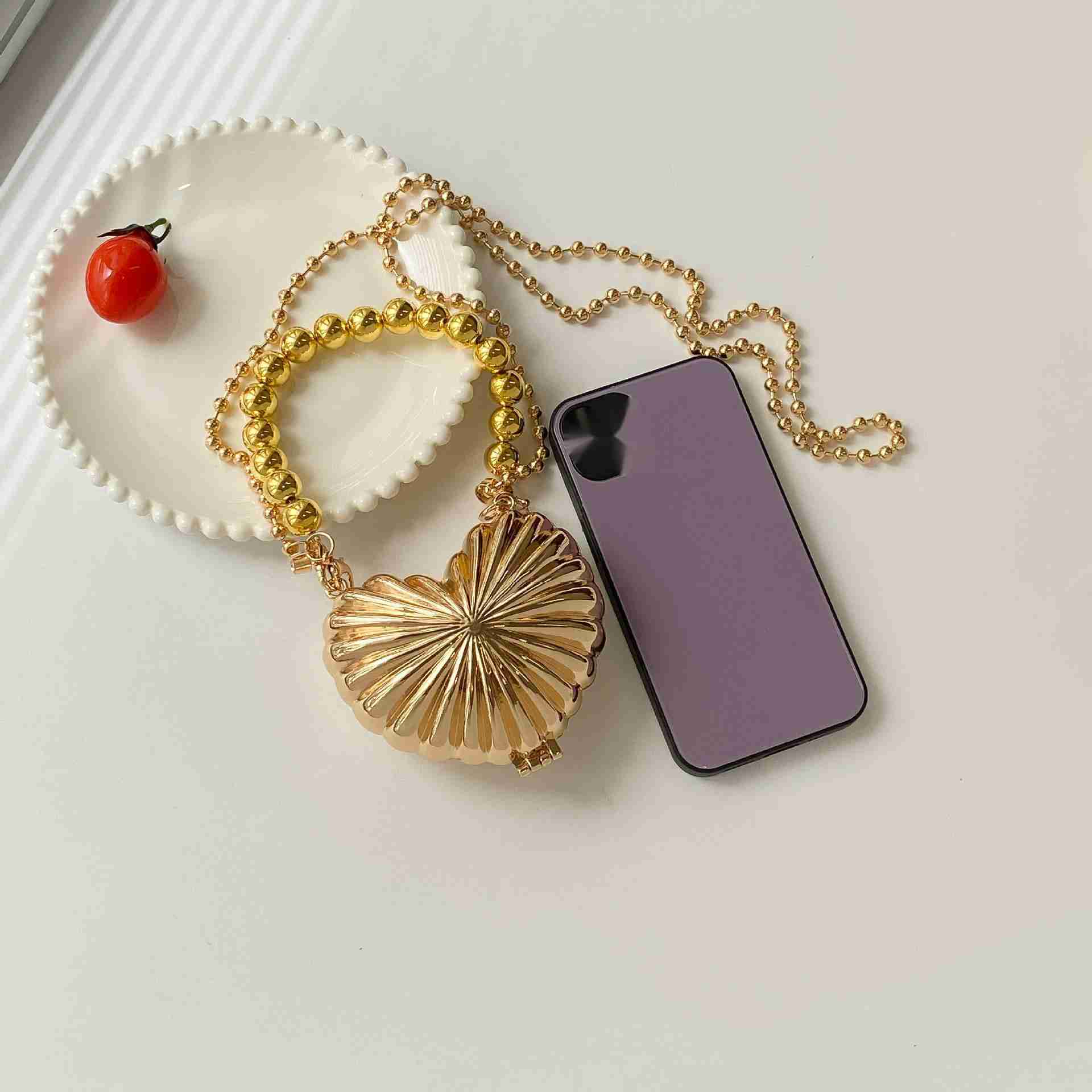 Clutch Bag Summer New Handheld Mini Metal Designer Bag Elegant Banquet Bag Love Chain Shoulder Cross Shoulder Womens Bag 240920