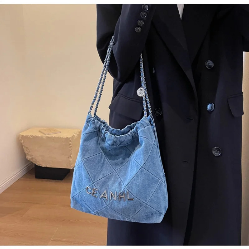 3 Laundry Denim Shoulder Bag Chain Large Capacity hot Student SpringSummer Multi functional Leisure 240919 4