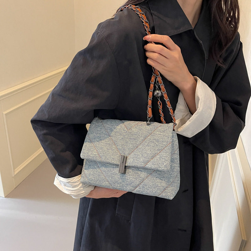 Light Luxury Denim Underarm Women's 2025 New Minimalist Fashion Designer Crossbody Bag Chain Crossbody Plaid Single Shoulder Small Square Bag Min