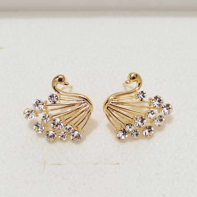 Earring swan shaped zirconium stud earrings with gold-plated copper body and design for high quality and luxury earrings