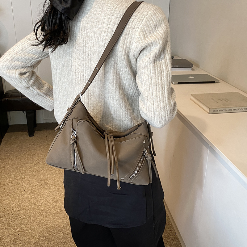 Women's Casual Crossbody Bag Personalized Large Capacity 2025 Autumn/winter New Designer Shoulder Bag Functional Fashionable Design Slanted Pillo