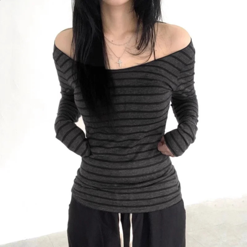 Y2K Grunge Emo 00s Vintage T-Shirt Black Grey Striped Off Shoulder Long Sleeve Jumper Top Chic Women Autumn Retro Goth Tee Shirt 240923