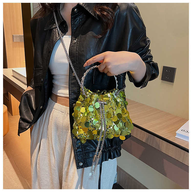 Clutch Bag New High Quality Designer Bag Womens Bag Metal Tassel Sequin Dinner Bag Handheld Crossbody Bucket Mouth Red Bag 240920