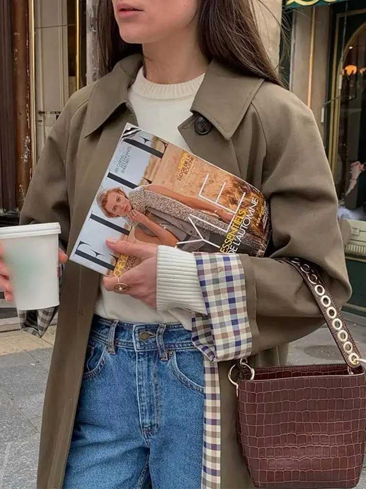 2024 Autumn Retro Brown Grid Pattern Inner Collar Jacket Womens Pocket Button Long Loose Jacket New Womens Street Clothing Jacket W240923
