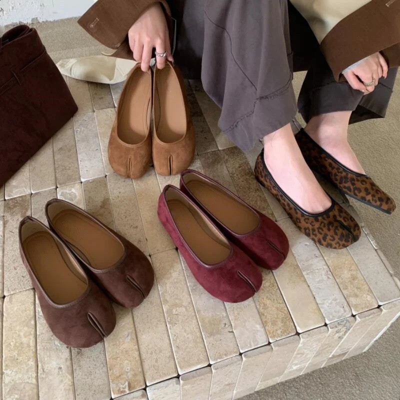 Fashion Mary Jane Flats Shoes Women Tabi Ninja Moccasins Round Split Toe Suede Pumps Autumn Footwear Mujer 240921
