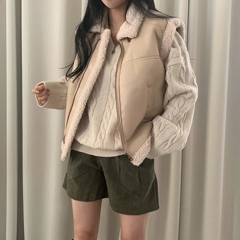 Vintage Pu Leather Vest Women Lamb Wool Sleeveless Jackets Black Waistcoat Winter Streetwear Motorcycle Coats Patchwork Outwear 240918