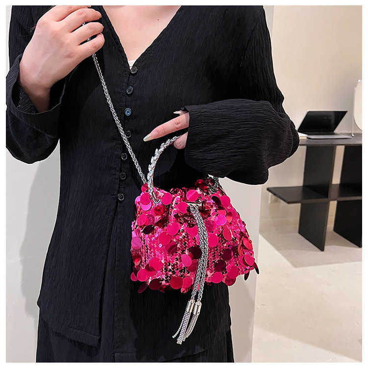 Clutch Bag New High Quality Designer Bag Womens Bag Metal Tassel Sequin Dinner Bag Handheld Crossbody Bucket Mouth Red Bag 240920