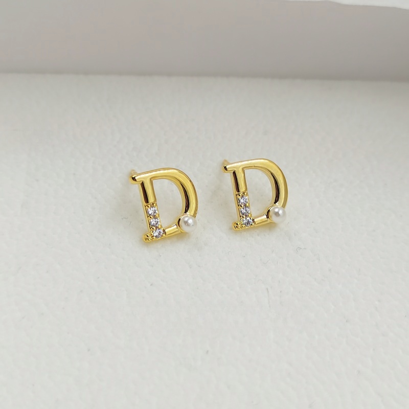 Creative letter D earrings 925 silver pin with diamonds and pearls senior sense of earrings female fashion personality niche design sense