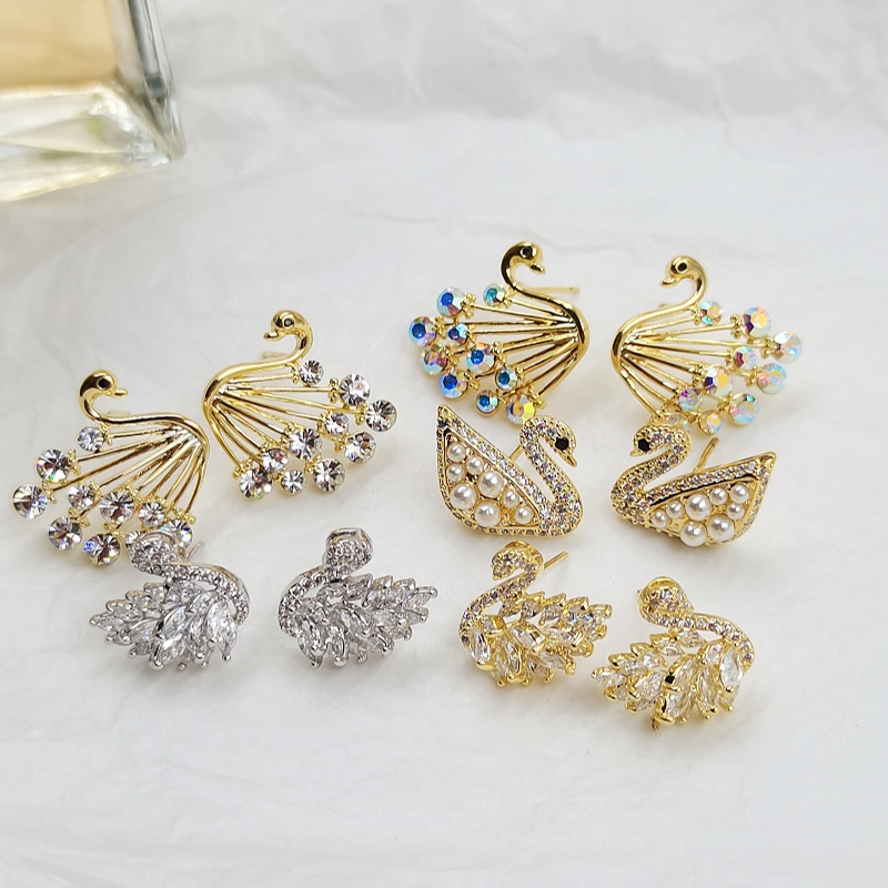 Earring swan shaped zirconium stud earrings with gold-plated copper body and design for high quality and luxury earrings