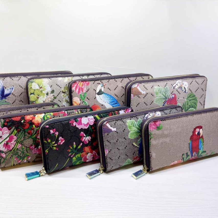 Designer High-Quality Purse for Both Genders - Versatile Business Wallet with Secure Compartments