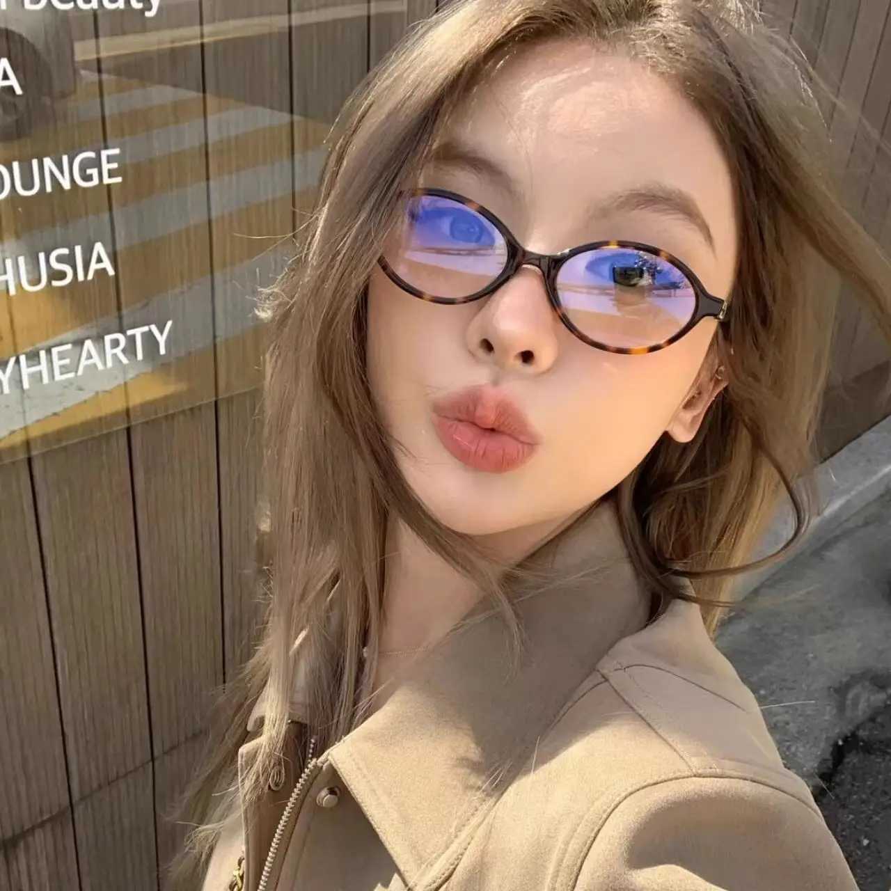 Other Fashion Accessories Retro sexy oval shaped womens sunglasses 2024 new leopard brown hot retro colored sunshade glasses H240923