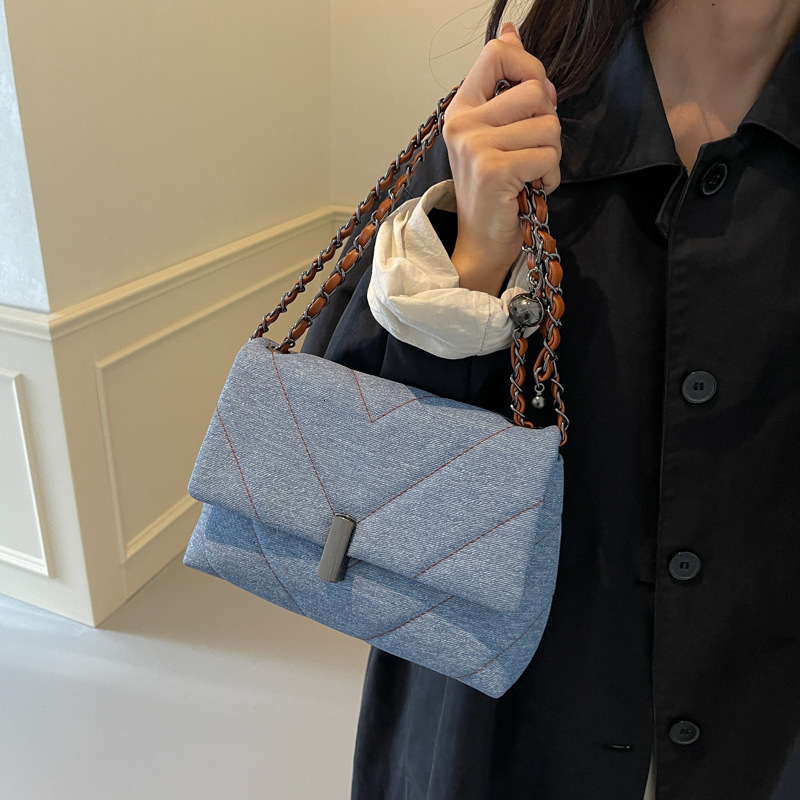 Light Luxury Denim Underarm Women's 2025 New Minimalist Fashion Designer Crossbody Bag Chain Crossbody Plaid Single Shoulder Small Square Bag Min