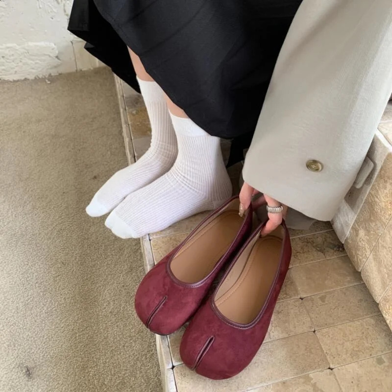 Fashion Mary Jane Flats Shoes Women Tabi Ninja Moccasins Round Split Toe Suede Pumps Autumn Footwear Mujer 240921
