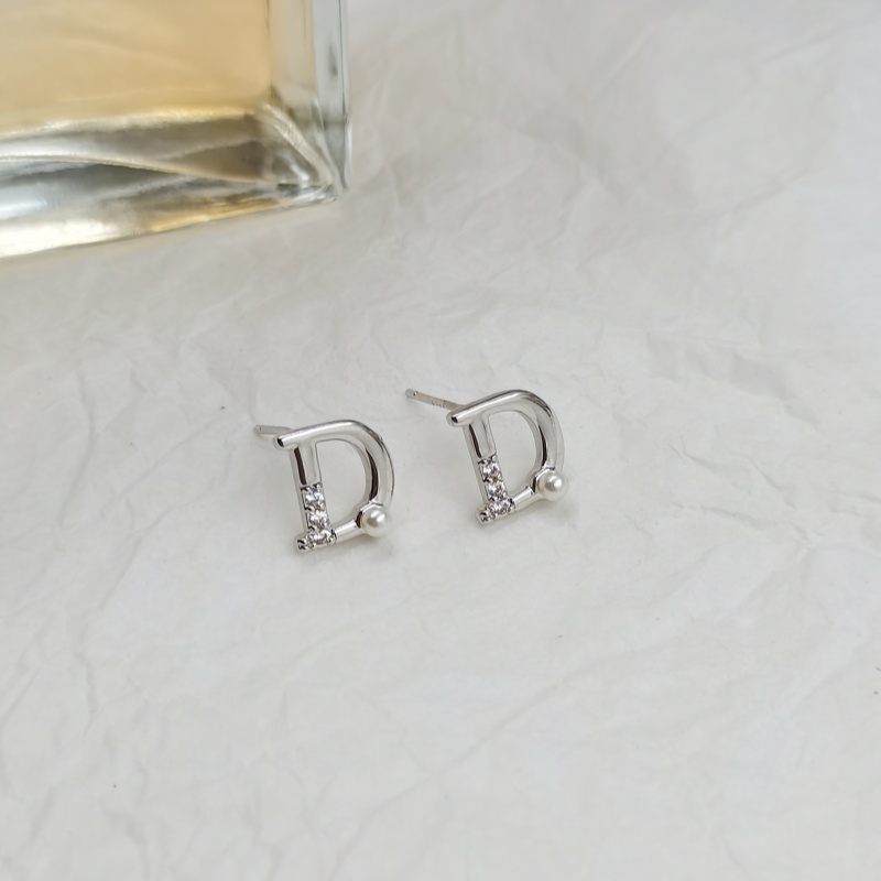 Earring for woman creative letter D earrings with diamonds and pearls senior sense of earrings female fashion personality niche design sense
