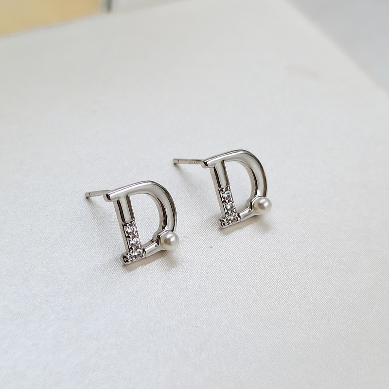 Earring for woman creative letter D earrings with diamonds and pearls senior sense of earrings female fashion personality niche design sense