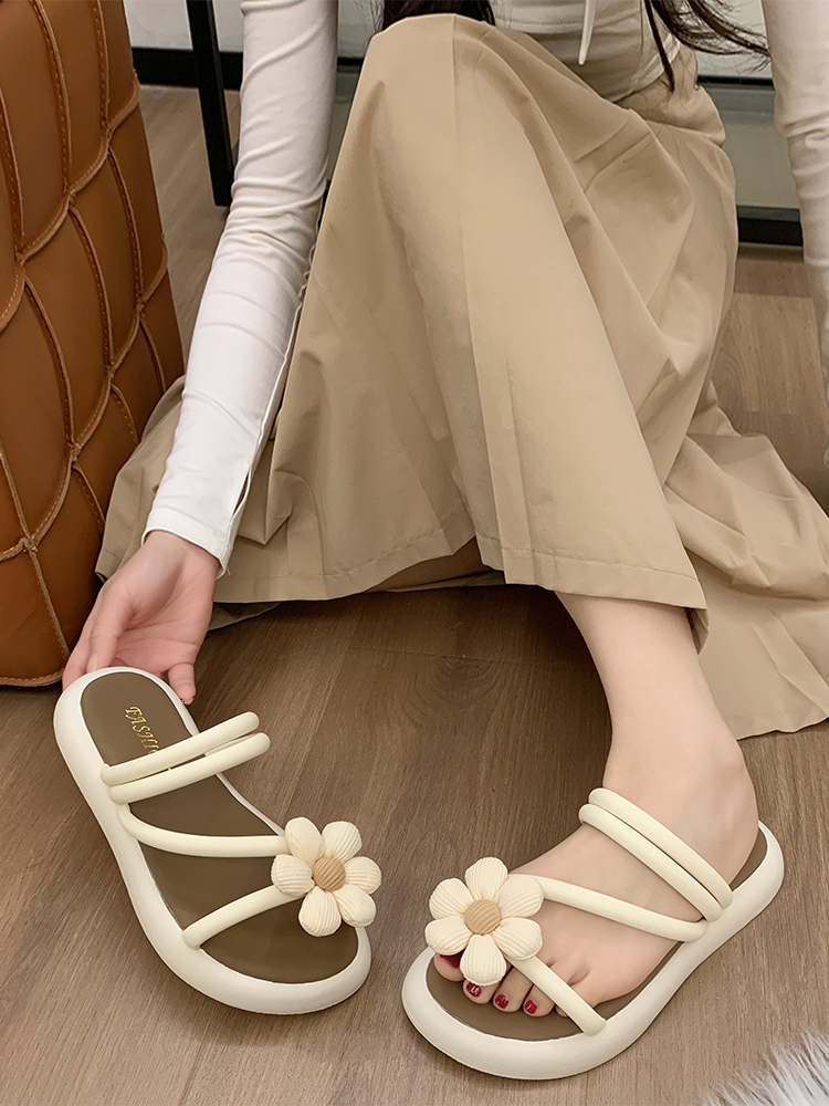 New designer slippers luxury sandals Two sandals for women wearing out 2024 new summer fashion versatile fairy style dress with ral soft soled beach s