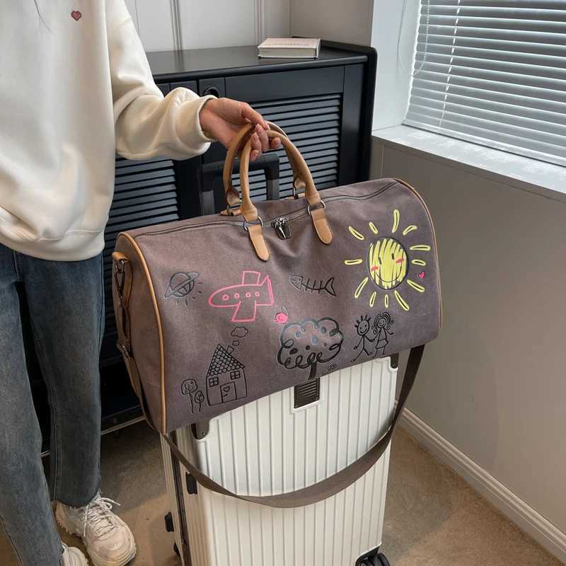 CMM Duffle Bags Cartoon Print Canvas Travel Bag for Women Weekend Outdoor Party Large Sport Gym Shoulder Dry Wet Separation 240923