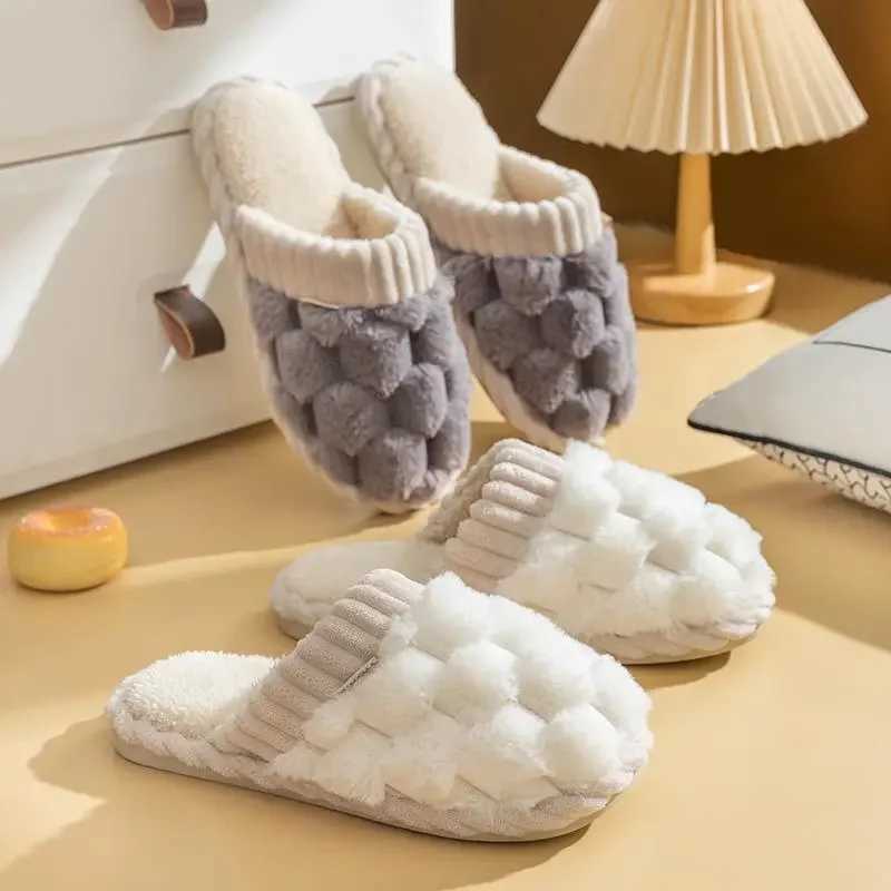 Cotton Slippers for Women in Winter Suitable for Home Use in Indoor Warmth and Anti Slip Home Winter Couple Plush Men SlippersXJ240723