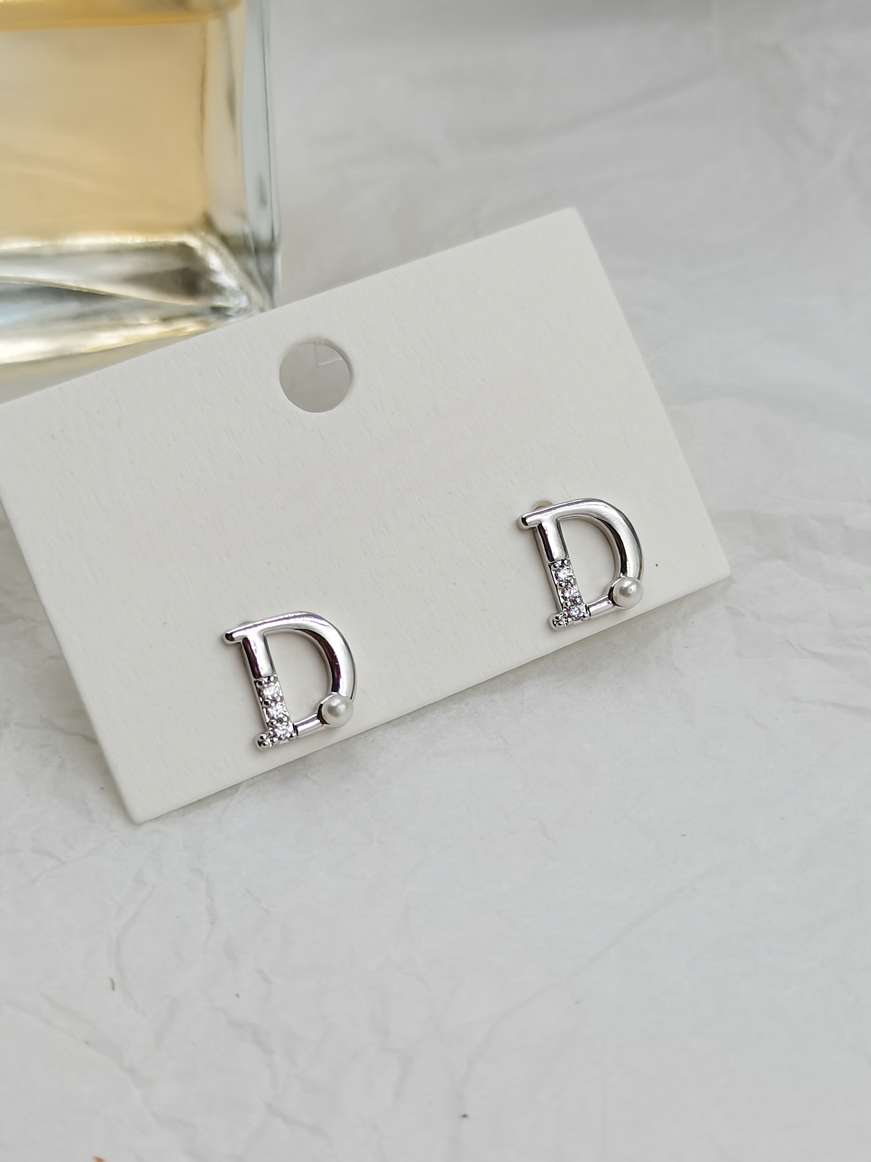 Earring for woman creative letter D earrings with diamonds and pearls senior sense of earrings female fashion personality niche design sense