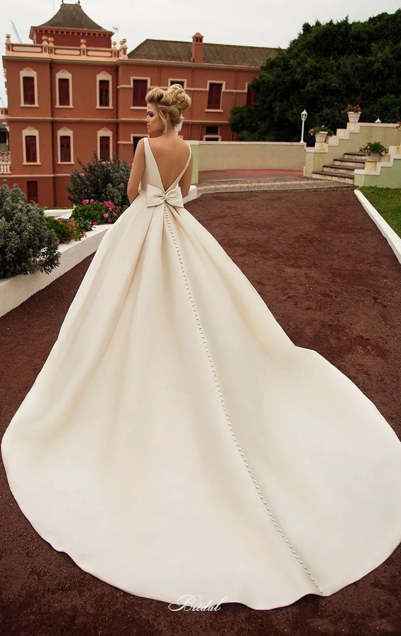Simple Dark Ivory Satin A Line Wedding Dresses With Pockets 2024 Jewel Neck Backless Long Elegant Garden Bridal Gown