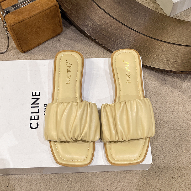 New designer slippers Slippers for women summer wear 2024 new pleated fairy style flat bottomed straight drag French low heeled beach sandals