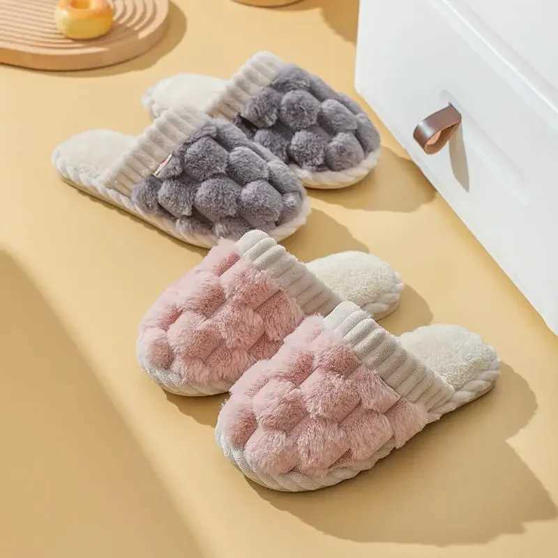 Cotton Slippers for Women in Winter Suitable for Home Use in Indoor Warmth and Anti Slip Home Winter Couple Plush Men SlippersXJ240723