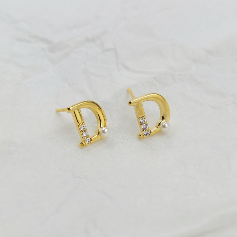 Creative letter D earrings 925 silver pin with diamonds and pearls senior sense of earrings female fashion personality niche design sense