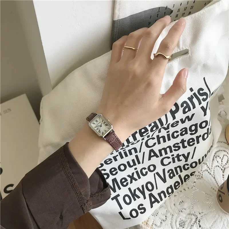 Retro Brown Women Watches Qualities Small Ladies Wristwatches Vintage Leather Bracelet Watch Fashion Brand Female FashionableX240923