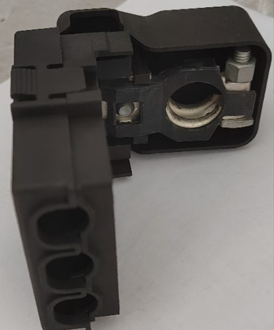 Triple Way Fuse Box for Automotive Applications - Durable Material with Triple Protection Features