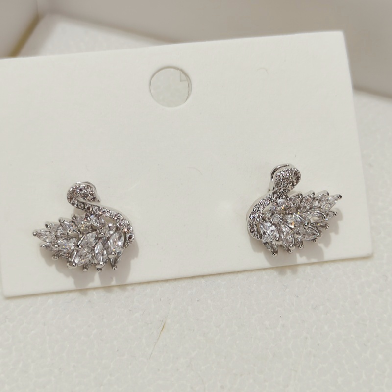 Earring for woman swan shaped zirconium stud earrings with gold-plated copper body and design for high quality and luxury earrings
