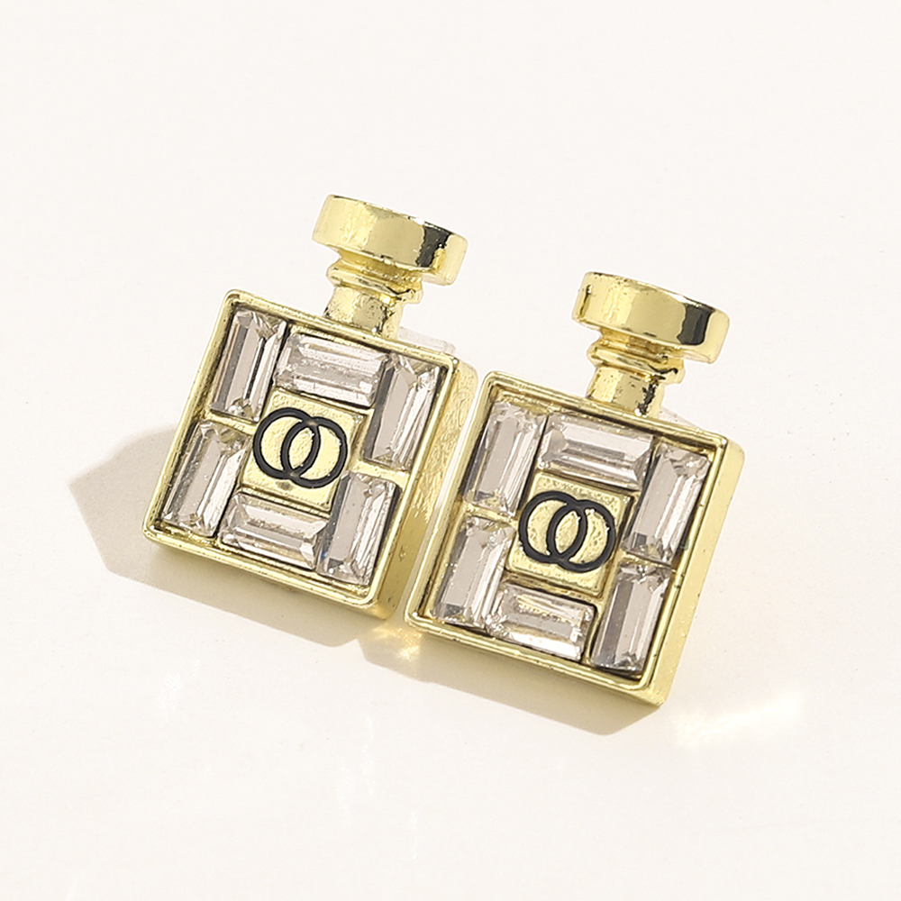 Classic Letter Charm Earring Luxury Designer Stud Earrings Elegant Women Premium Jewelry Earrings Gift Couple 18k Gold Plated 925 Silver Hot Accessories